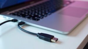 how to connect macbook to tv