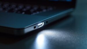 hdmi 2 1 użycie na macbook pro